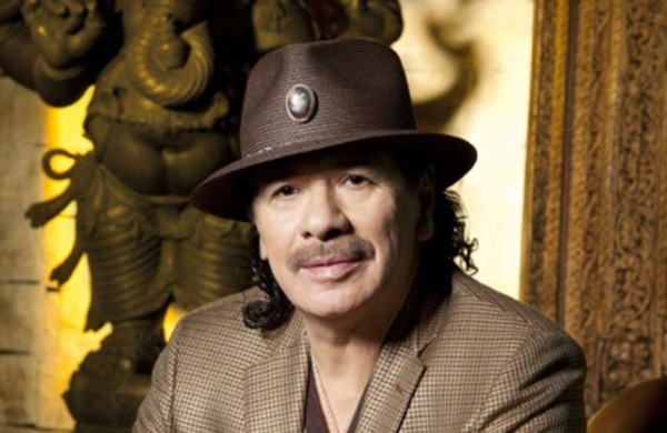 Carlos Santana critica el medio tiempo del Super Bowl