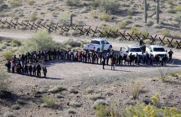 Arizona en emergencia por avalancha de migrantes centroamericanos
