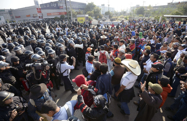 Maestros protestan contra reformas educativas en México