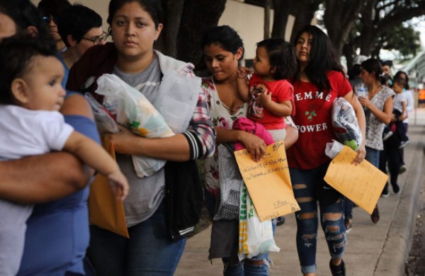 Inmigrantes desbordan albergues de Nuevo México y Arizona