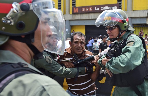 Los médicos venezolanos se plantan contra Maduro por crisis
