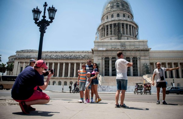 Estadounidenses ya pasean por Cuba, la 'isla prohibida'