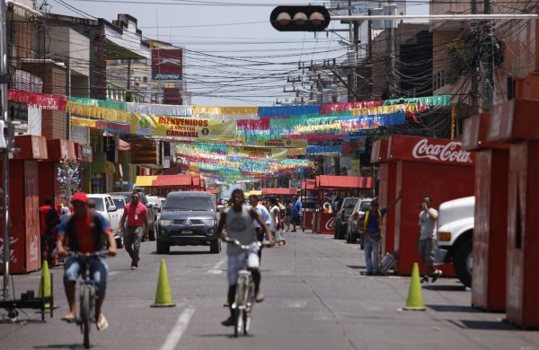 Hoy es noche de carnaval en La Ceiba, Novia de Honduras
