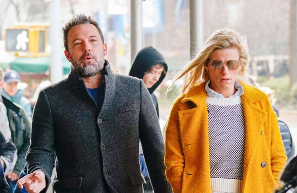 Novia de Ben Affleck no se siente cómoda con la fama