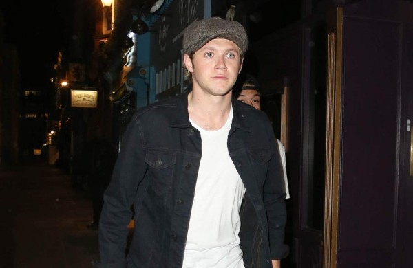 Niall Horan sale con exnovia de Joe Jonas