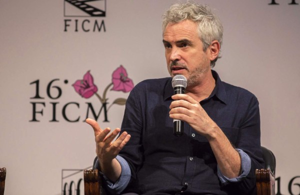 Alfonso Cuarón rechaza en México racismo hacia caravana migrante