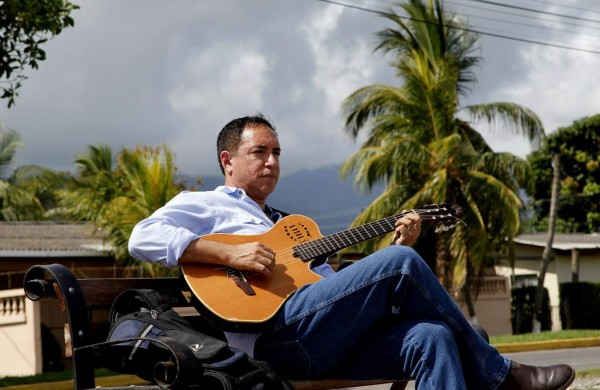 Guillermo Anderson, Cantautor HondureÃÂ±o.300512.