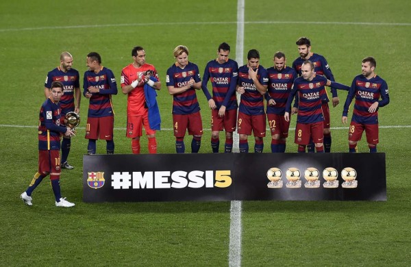 Messi ofrece su quinto Balón de Oro al Camp Nou