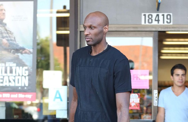 Lamar Odom pasa la tarde de domingo de copas