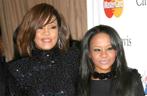 Bobbi Kristina, drogadicta a los 14 años