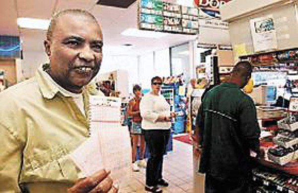 Empleados ganan 200 millones en lotería