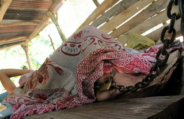 Joven hondureño lleva 4 meses encadenado en El Negrito, Yoro