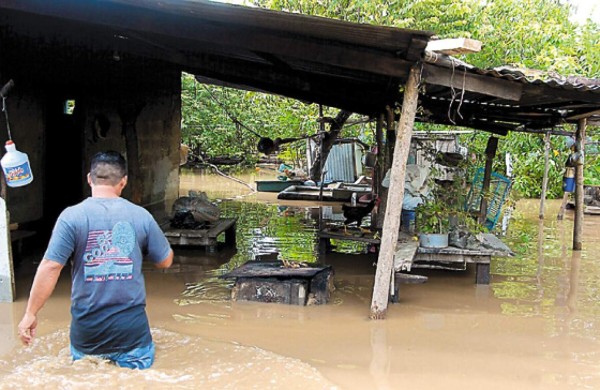 Honduras vuelve lentamente a la normalidad tras secuelas de Félix