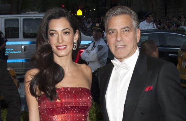George Clooney alaba la inteligencia y el sentido del humor de Amal