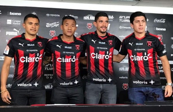 El Alajuelense presenta a Roger Rojas y Luis Garrido y espera a otro hondureño