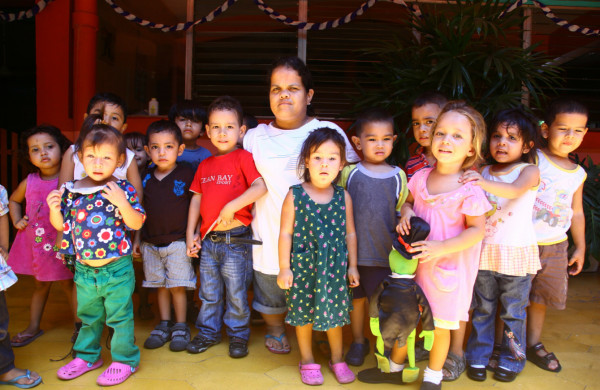La niñera con más corazón que estatura de guardería sampedrana