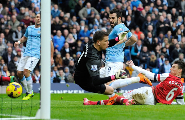 Manchester City da una paliza al Arsenal y acecha el liderato