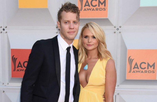 Miranda Lambert posa con nuevo novio