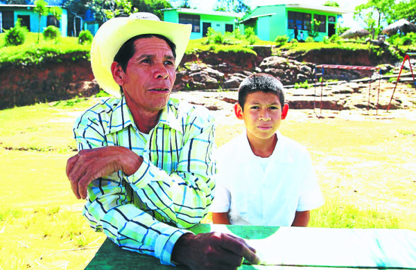 Niño que cautivó con discurso estudiará hasta noveno grado