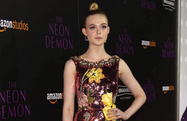 Elle Fanning eligió su trabajo antes que su baile de graduación
