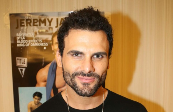 Jeremy Jackson estará alejado de su novia por amenazarla de muerte
