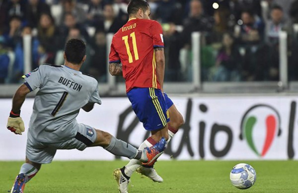 Video: El increíble error de Buffon frente a España