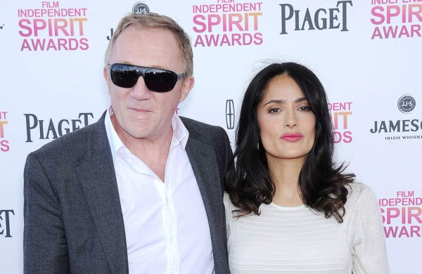 La historia de amor de Salma Hayek y su marido 'no debería haber funcionado'