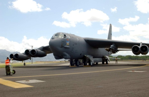 EUA despliega los B-52 contra Estado Islámico