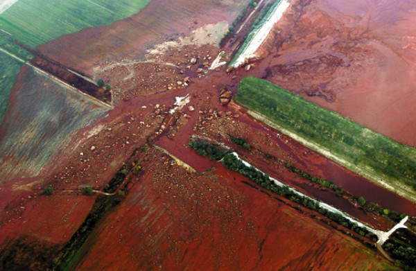 Kolontar se tiñó de sangre