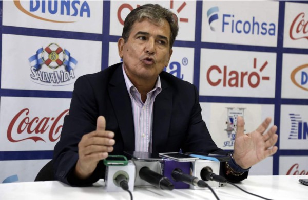 Pinto: 'No cabe la posibilidad porque acá tengo un contrato'