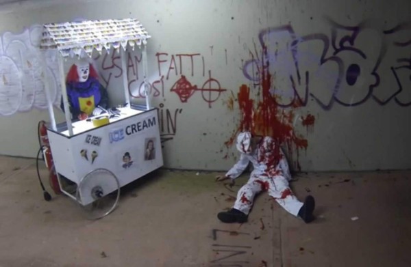 La broma de los dos payasos asesinos se viraliza en las redes. Foto YouTube.