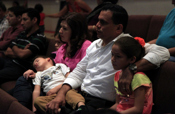 Cantando y en la iglesia pasó su día Toñito