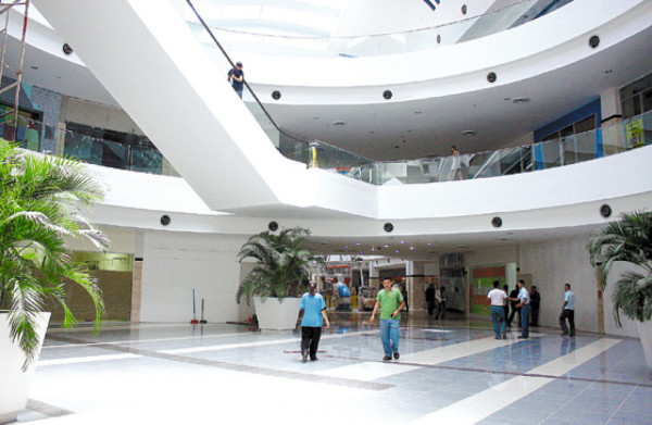 Lista para operar Galerías del Valle en San Pedro