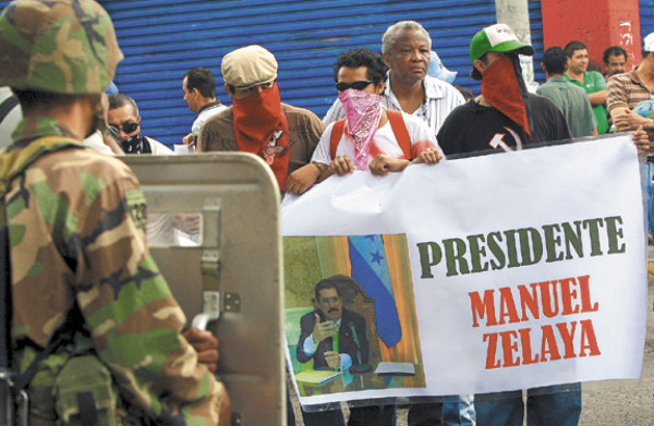 Partidarios de Manuel Zelaya piden su retorno