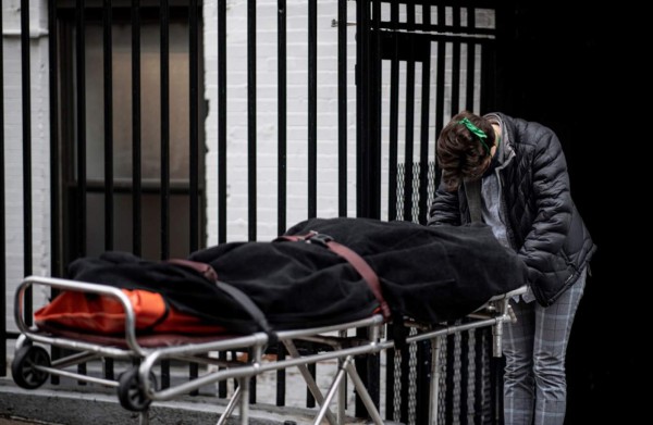 Estados Unidos registra 2,500 muertes por coronavirus en 24 horas