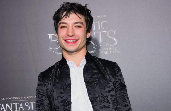 Ezra Miller habla sobre su grupo de compañeros sexuales