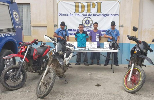 La DPI captura a dos pandilleros con cuatro motocicletas robadas