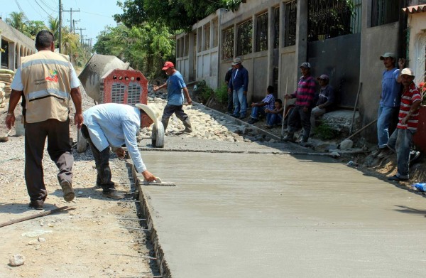 Con pavimentación de calles buscan el desarrollo de barrios en Villanueva