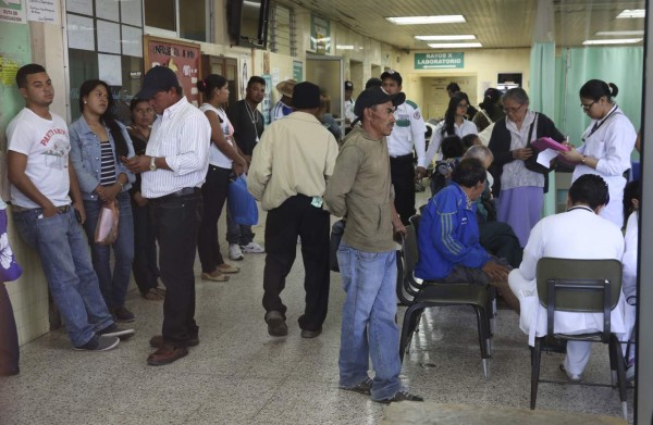 Congreso analiza prohibir cobros en los hospitales