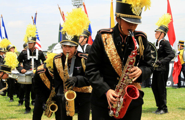 Ritmo y belleza en desfiles patrios del Valle de Sula
