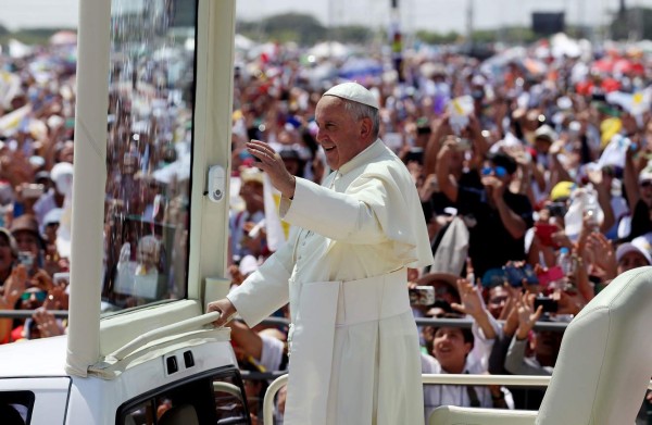 El papa dedica su primera misa en Latinoamérica a la familia