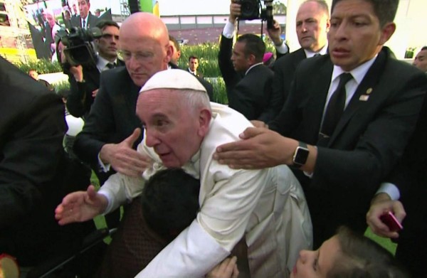 ¿Por qué se enojó el Papa? El Vaticano da explicaciones