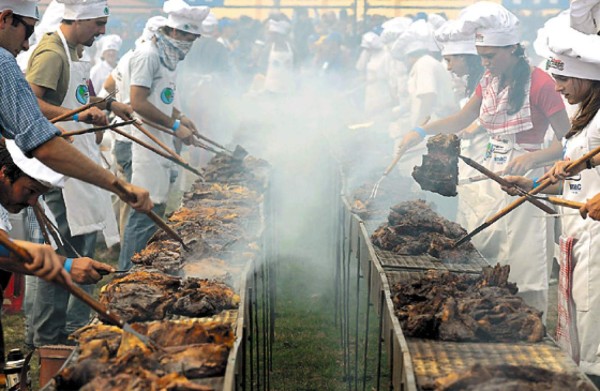 'Un aplauso para el asado más grande”