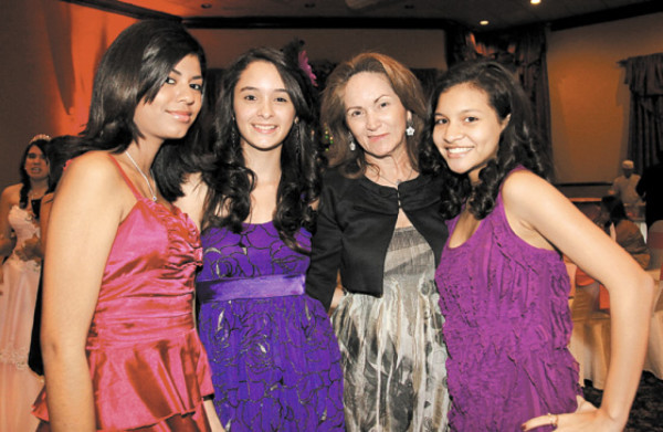 Alegría por la quinceañera María Gabriela Ramos