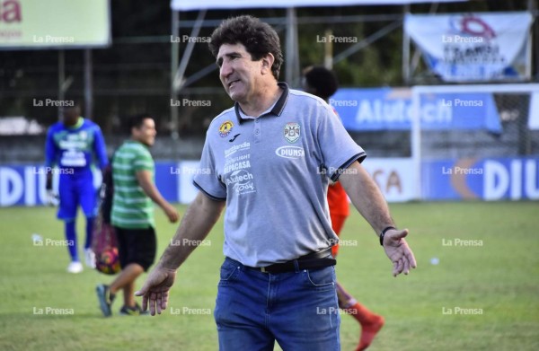 Héctor Vargas habló de su futuro y arremetió contra Roy Smith