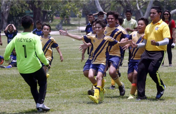 Espectacular inicio de la Copa Gatorade U-12