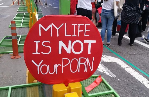 This picture taken on June 9, 2018 shows a red placard reading 'My life is not your porn' during a monthly protest by South Korean women against secretly-filmed spycam pornography in Seoul.Since May, the monthly demonstrations against secretly-filmed spycam pornography in Seoul has shattered records to become the biggest-ever women's protest in South Korea where the global #MeToo movement has unleashed an unprecedented wave of female-led activism. / AFP PHOTO / Jung Hawon / TO GO WITH SKorea-crime-gender, FOCUS BY Jung Hawon