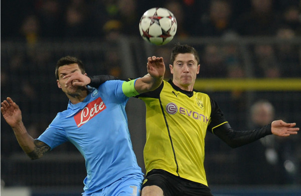 Borussia Dortmund vuela a costa del Napoli