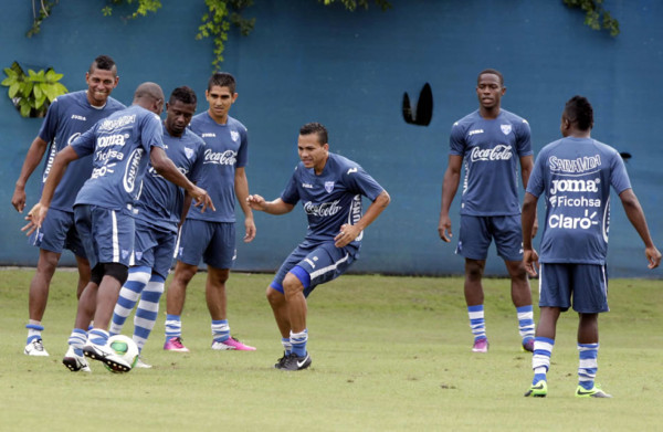 Selección de Honduras saldrá con un equipo ofensivo contra México