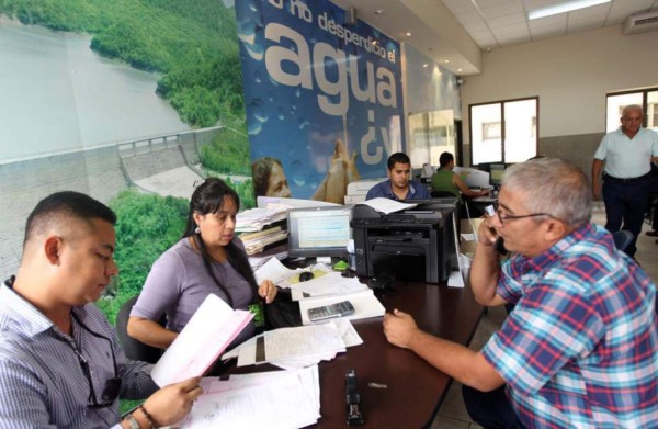 Reitegran a 24 empleados suspendidos del Sanaa